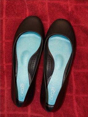 Oka-B Taylor Black Ballet Flats with Light Blue Insole size 6 - Women